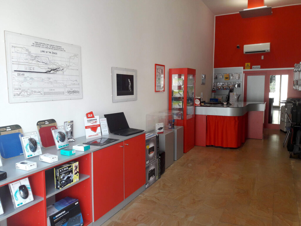 Interno del negozio Computer center Corso Vittorio Emanuele19, Ascoli Piceno