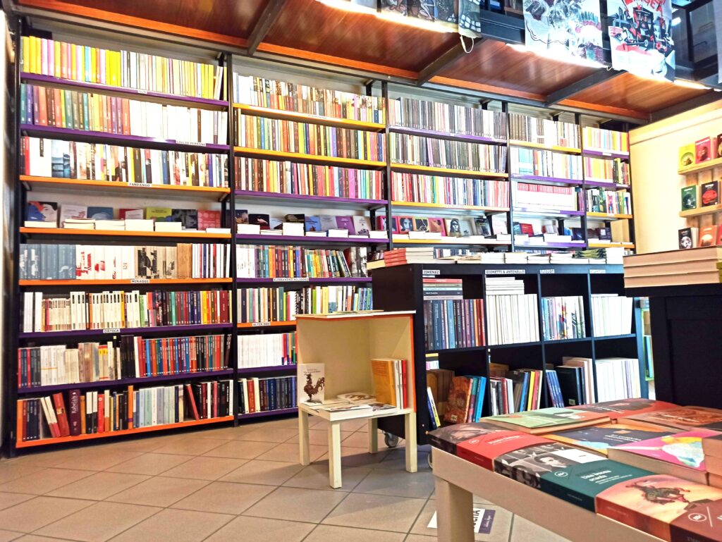 Interno Libreria Prosperi Largo Carlo Crivelli, 8, Ascoli Piceno, AP